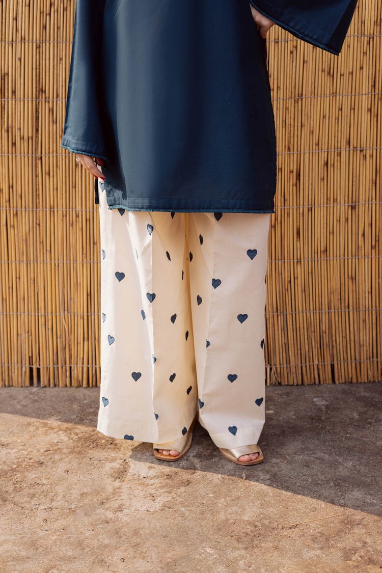 Playful Hearts – Solid Kurta with Printed Trousers